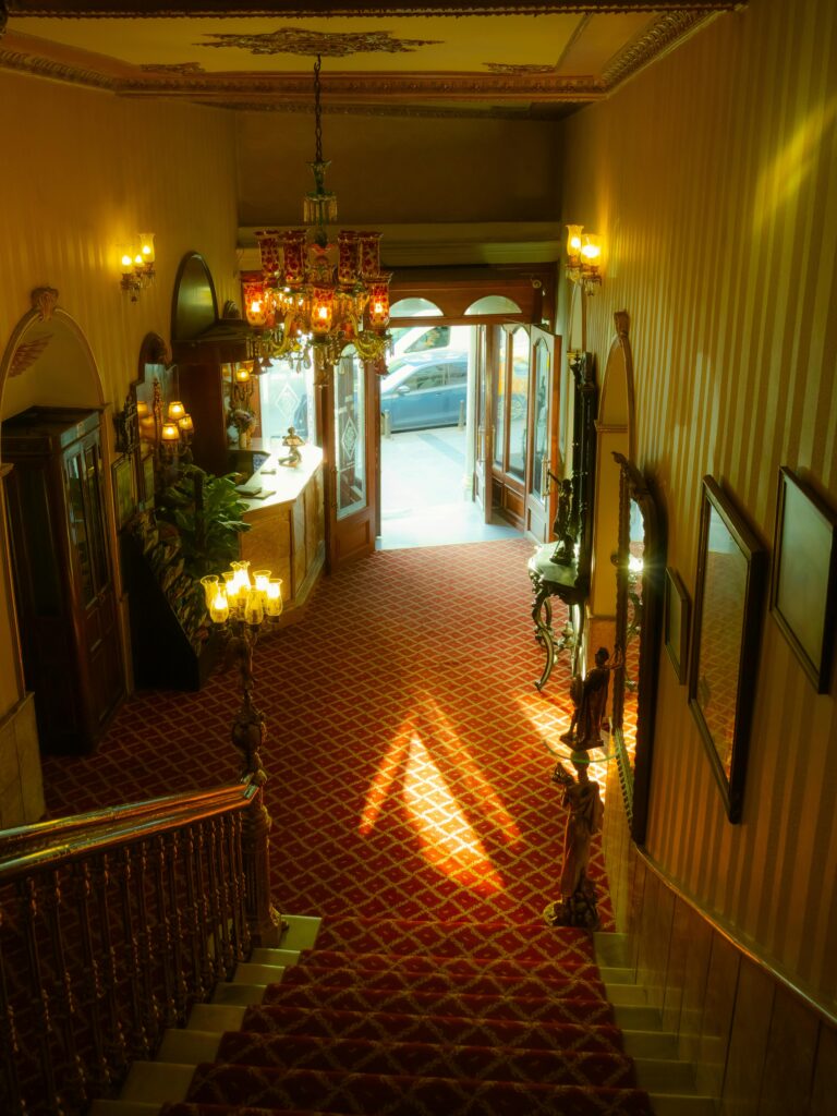 empty-lobby hotel guest complaint recovery small hotel